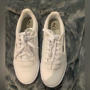 NEW Puma Carina Sneakers W8.5